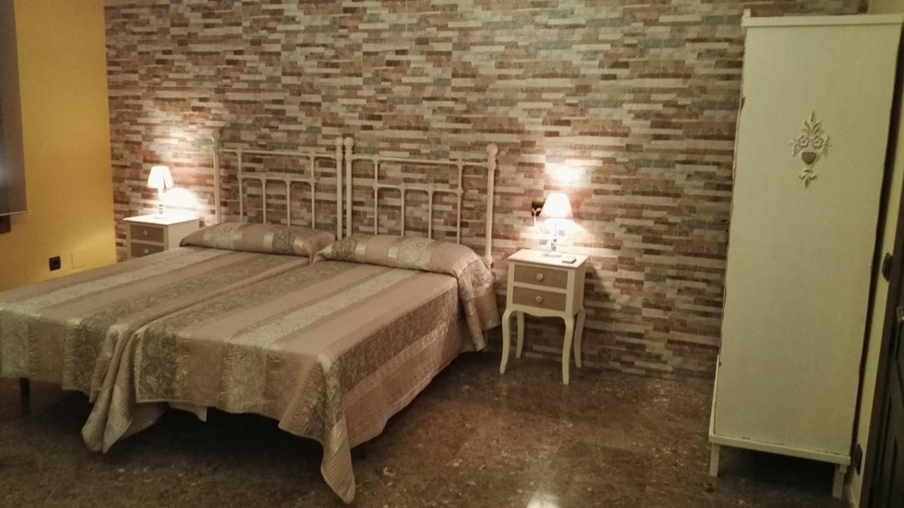 Апартаменты Casa Tiburcio Аренас-де-Сан-Педро Экстерьер фото